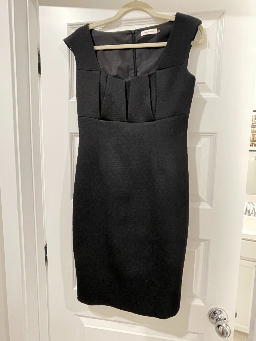 Calvin Klein Pleated Scoop Neck Textured Sheath Little Black Dress Size 4